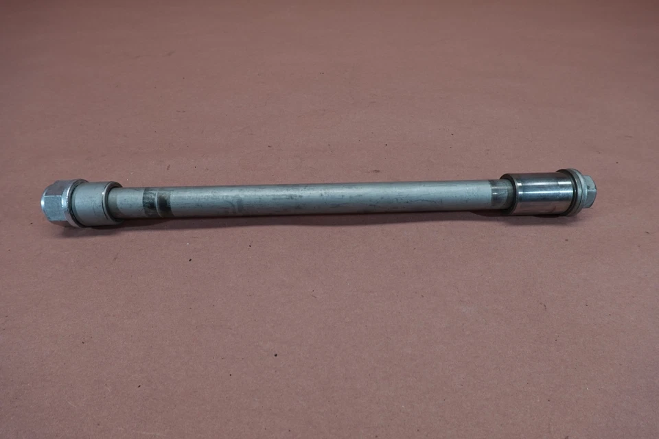 Honda CB1100 2013-2016 eje trasero pivote perno llanta trasera Foto 4 de 4