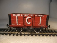 oo gauge Bachmann 37-115 - 7 Plank Wagon - ICI Chance & Hunt - VGC Boxed
