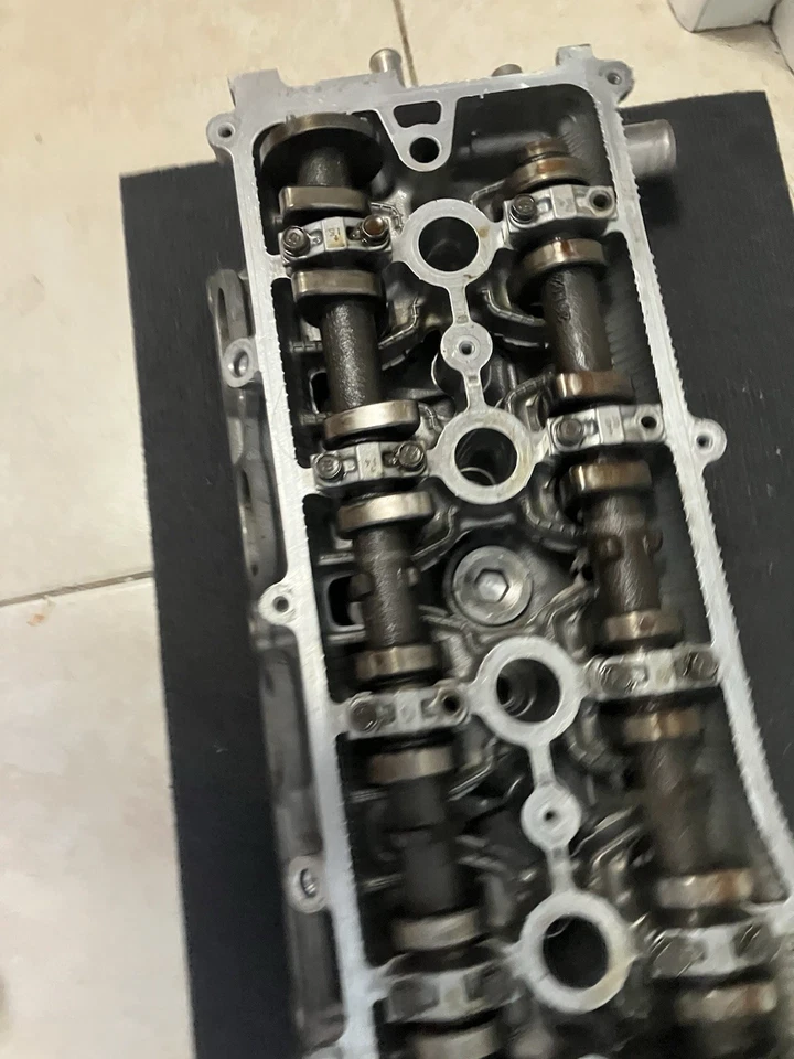 Culata reconstruible de 2004 Toyota Rav4 2,4 L 11197824 Foto 2 de 4