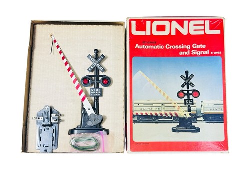 6-2162 O-Gauge Lionel Automatic Crossing Gate and Signal w/Box - Picture 1 of 6