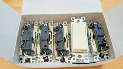 Lot of 2 Leviton Decora 5603-ISP 3-Way Quiet Rocker Switch 15A 120//277V Ivory