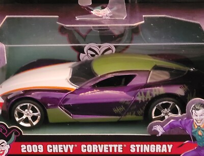 CHEVROLET Corvette 2009 violet avec figurine Joker 1/24 JADA TOYS