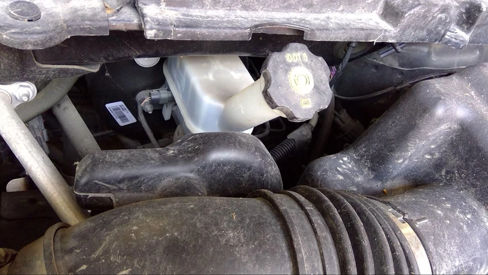 Cilindro maestro de freno usado se adapta a: GMC Acadia 2012 grado A Foto 2 de 4