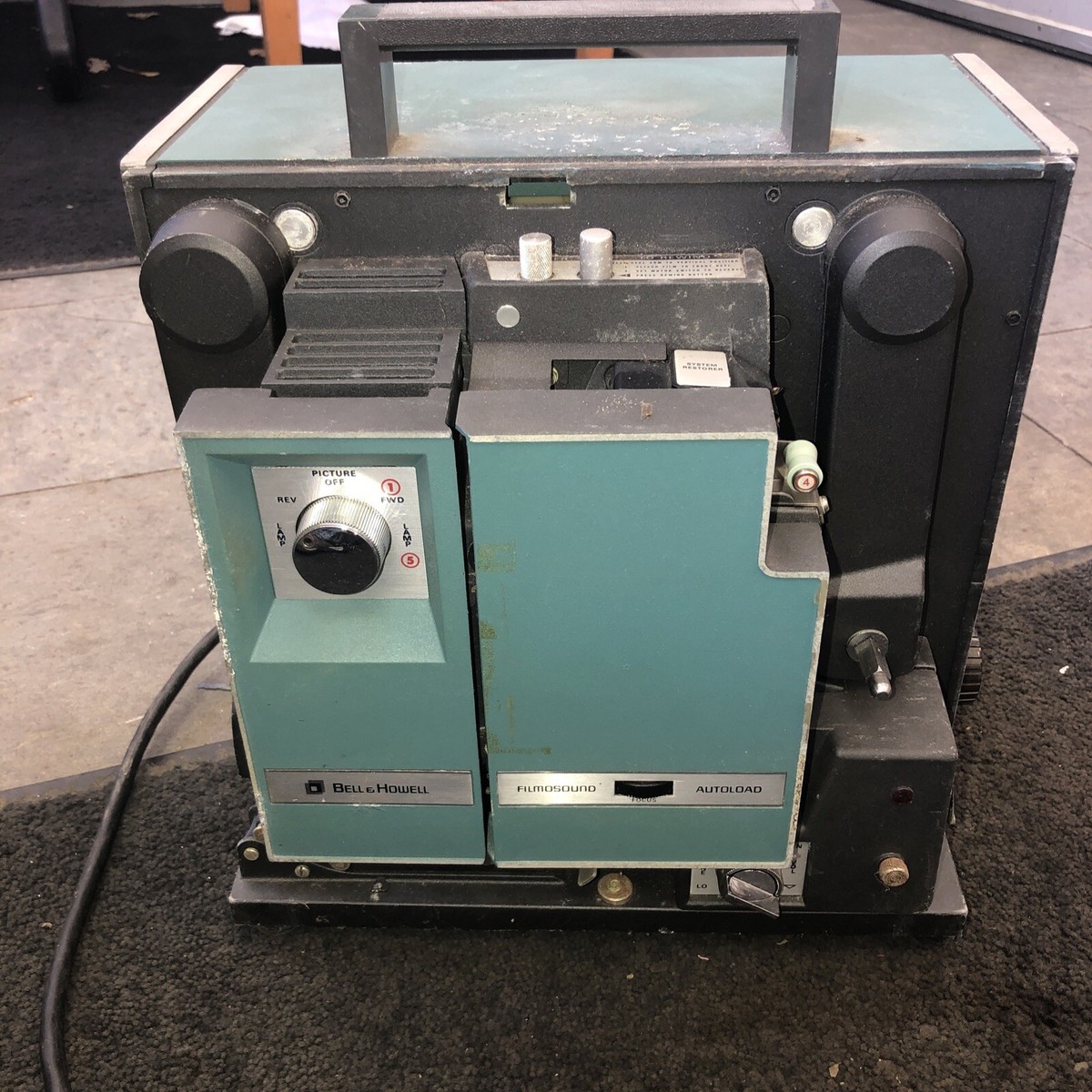 と*い様 Bell & Howell 1580　16ミリ　映写機　プロジェクター Yahoo!オークション -「bell howell」(プロジェクター) (映像