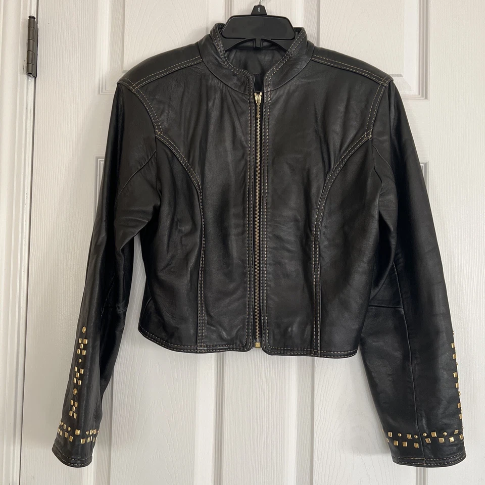 Chaqueta y falda vintage de cuero genuino negro 2 piezas con tachuelas talla pequeña pequeña Foto 2 de 4