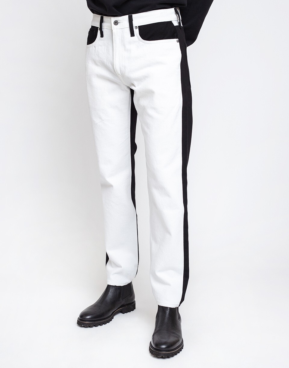 Pantalon Vaquero Levis made & Crafted 502. Talla 44X44 de largo.