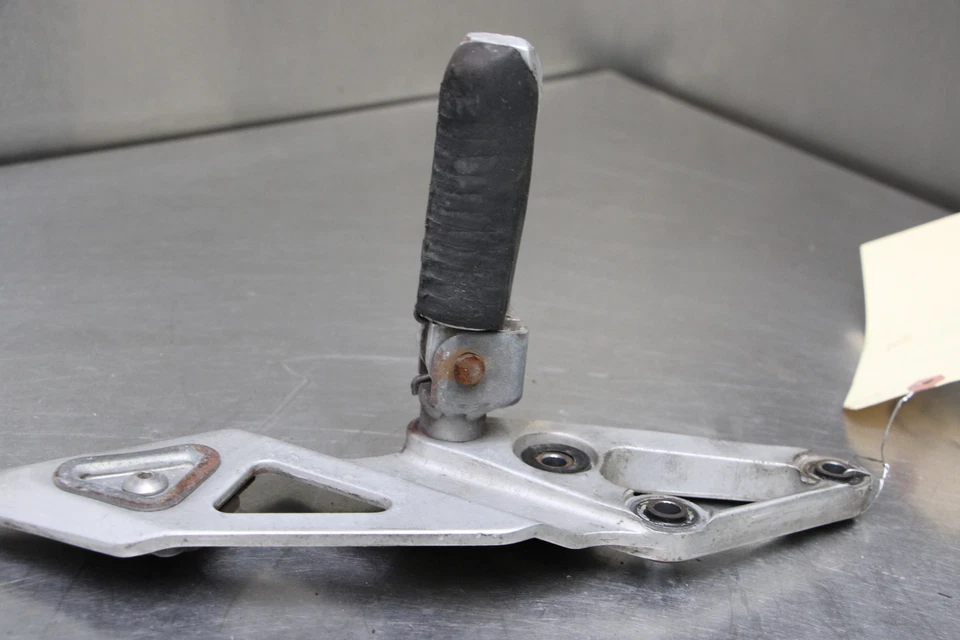 93-98 Suzuki GSXR1100W GSXR1100 Rear Left Passenger Peg Bracket — 第 4/4 张图片