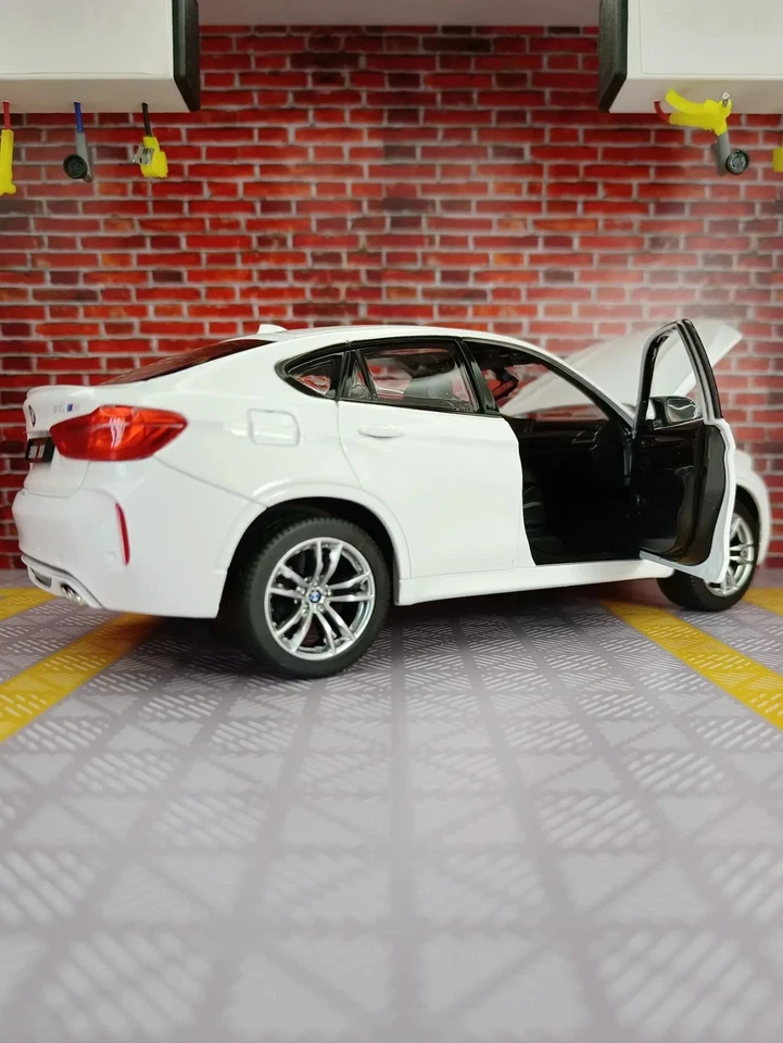 Rastar 1:14 BMW X6 M RC Car Remote Control 2.4 GHz LED Lights Independent Suspen - Image 4 of 4