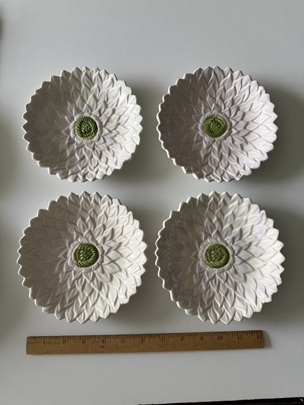 New Mikasa Silk Floral Lavender Embossed Leaves  Set of 4  Snack App 6.5" Plates