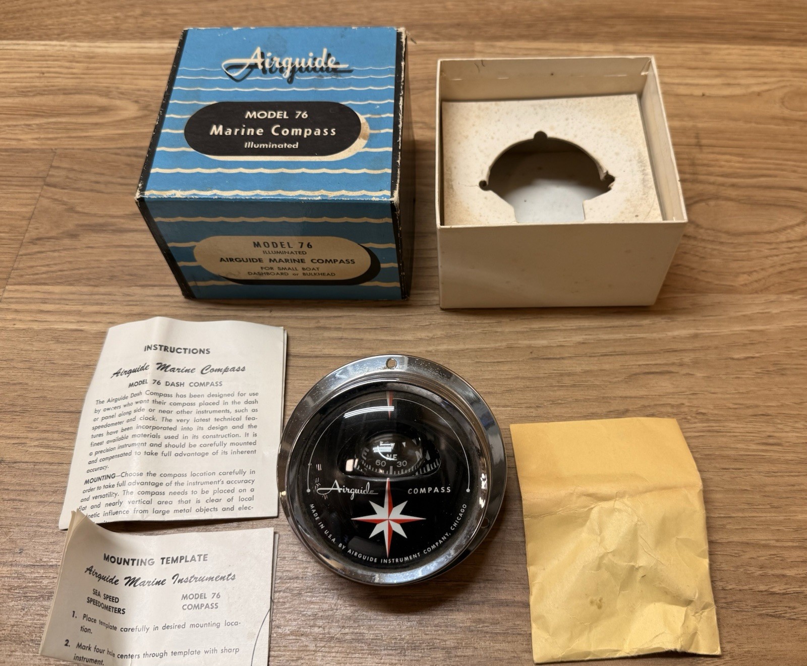 Vintage 1961 Airguide Marine Compass Model 76 in the original box +++ NOS