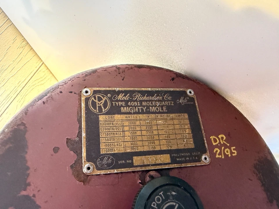 Mole Richardson Type 4091 Mighty Mole 2K 2000 Watt Light With Barn Door & Scrims - Image 3 of 4