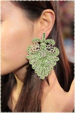 Orecchini in pizzo macrame verde pendenti artigianali con strass e punto luce