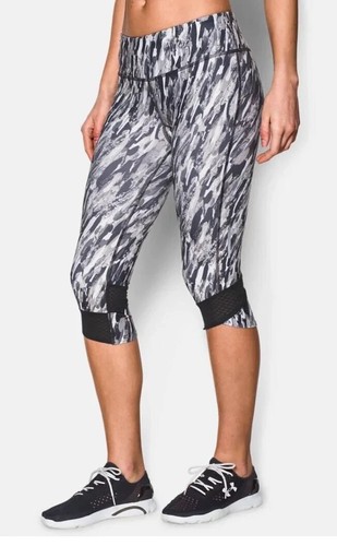 Under Armour Printed Fly By Capri Womens Running Tights Black Women Size XS New - Picture 9 of 10