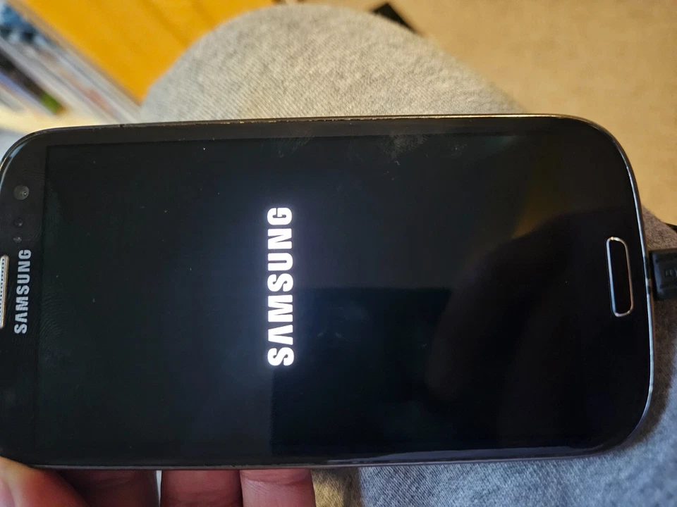 Samsung Galaxy S3 mini - 8GB - dunkel Blau (Ohne Simlock) (Einzel-SIM), Foto 3 von 5