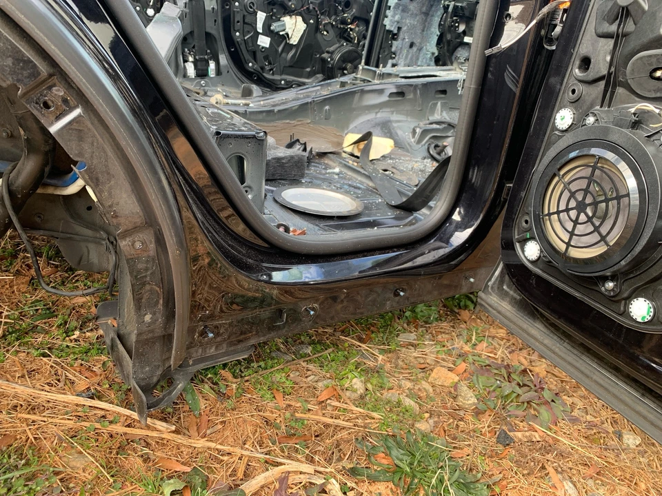 2015 - 2018 PORSCHE CAYENNE OEM RIGHT ROCKER PANEL *STRUCTURE CUT* Foto 2 de 4