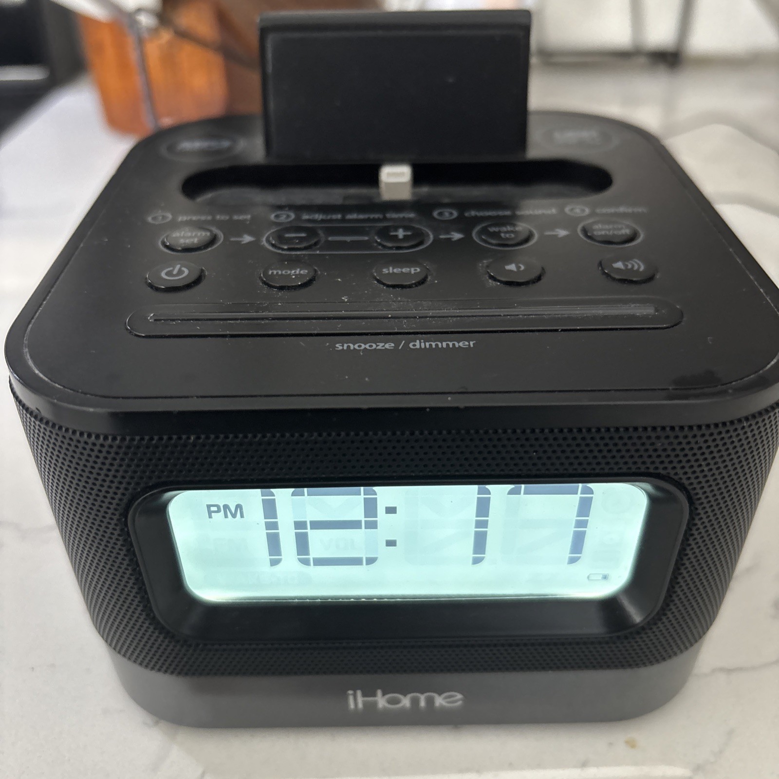 Alarm HPL10 Clock Radio Black Digital Display Alarm FM Snooze Battery Backup