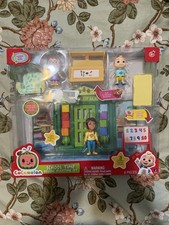 NEW COCOMELON SCHOOL TIME DELUXE PLAYTIME SET WITH 3 ACTION FIGURES INCLUDED 