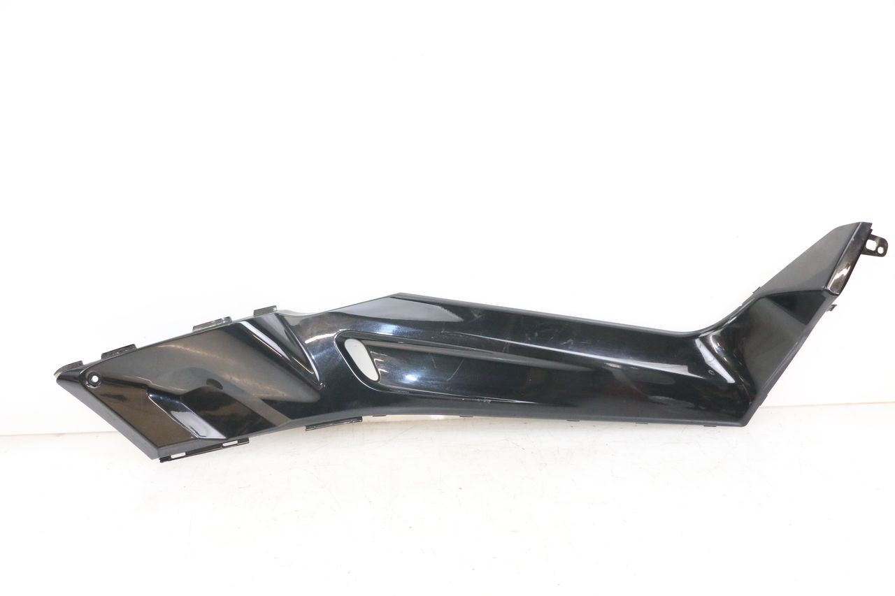 RIGHT FOOTREST BRACKET - YAMAHA X-MAX XMAX 250 (2006 - 2009)