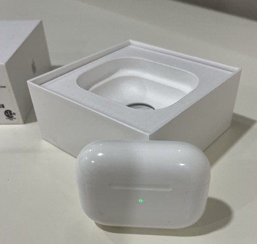 Apple AirPods Pro with Wireless Charging Case - White - Zdjęcie 5 z 9