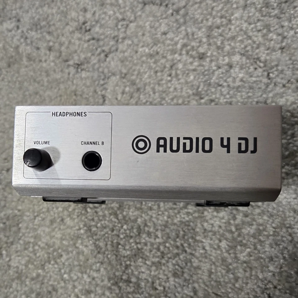NATIVE INSTRUMENTS - Audio 4 DJ - USB Audio Interface - Sound Card - And More - Image 2 of 4