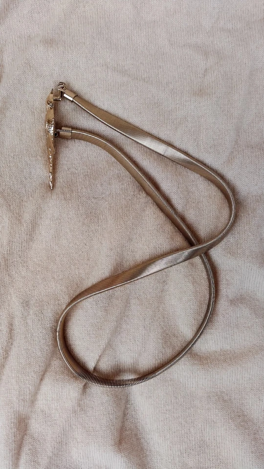 Cinto de metal vintage tom dourado, com fivela de pássaro - Imagem 2 de 4