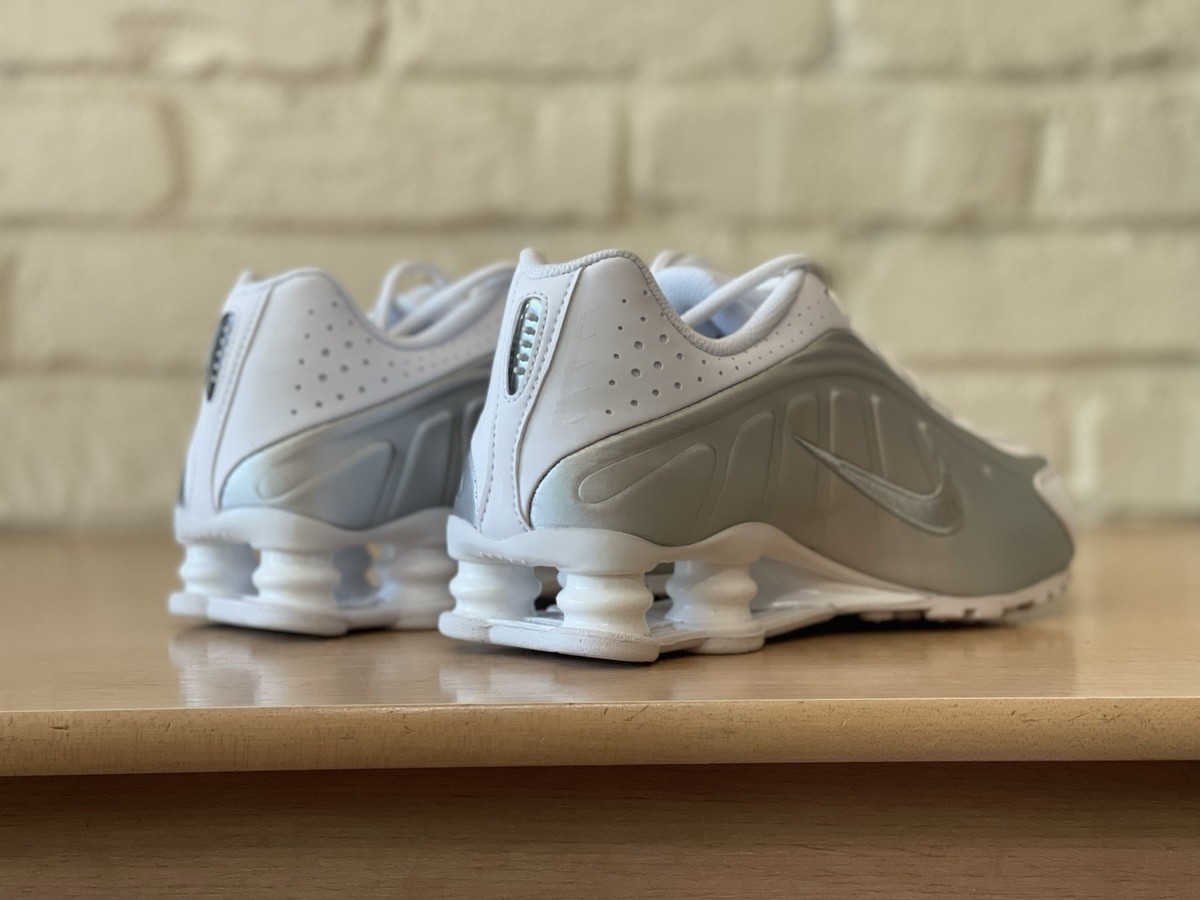 Nike Shox R4 White Metallic Silver GS Size 6.5Y Women 8 CW2626-101