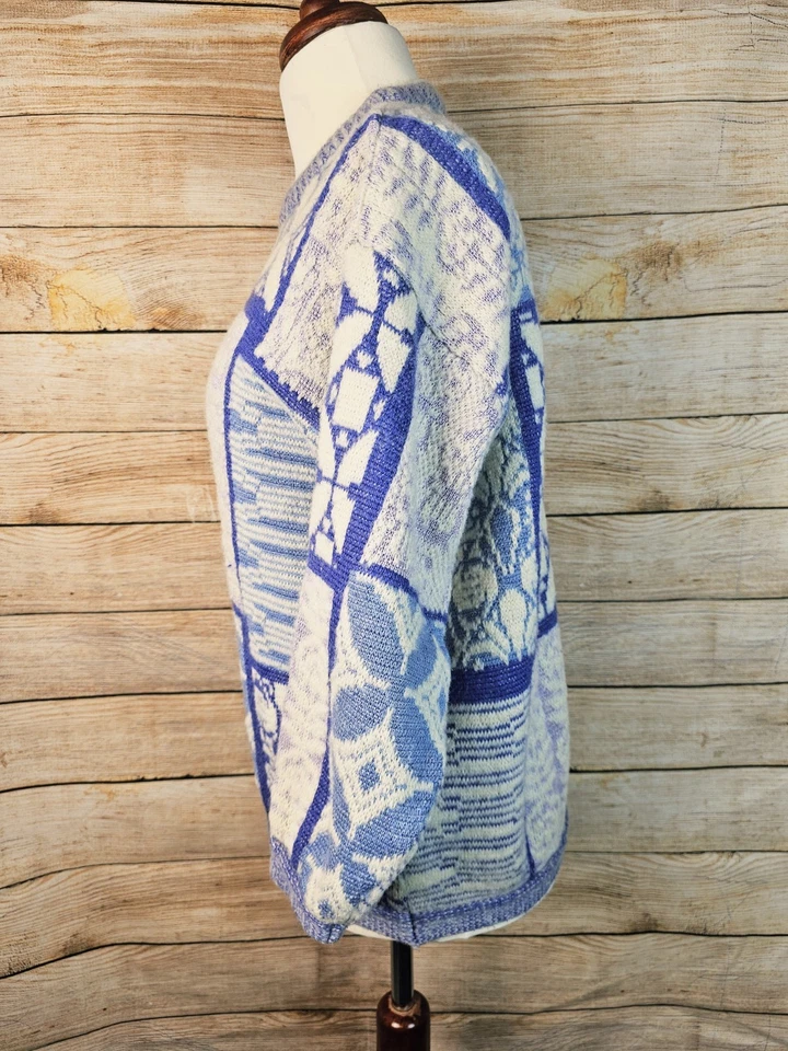 Vintage Esprit Geometric Print Sweater Size Large/Xlarge  - Image 2 of 4