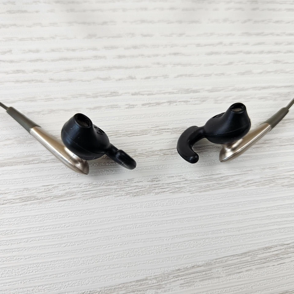 Samsung Level U EO-BG920 Wireless Bluetooth Headphones In-Ear Neckband Gold - Image 3 of 4