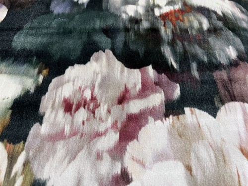Tela de terciopelo estampada floral edición negra - Herbario / Malva 6,50 yardas 9040/01 - Imagen 3 de 5