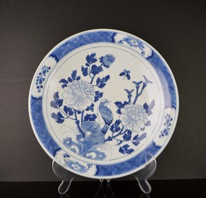A PERFECT 19TH CENTURY CHINESE PORCELAIN CHARGER WITH BIRD