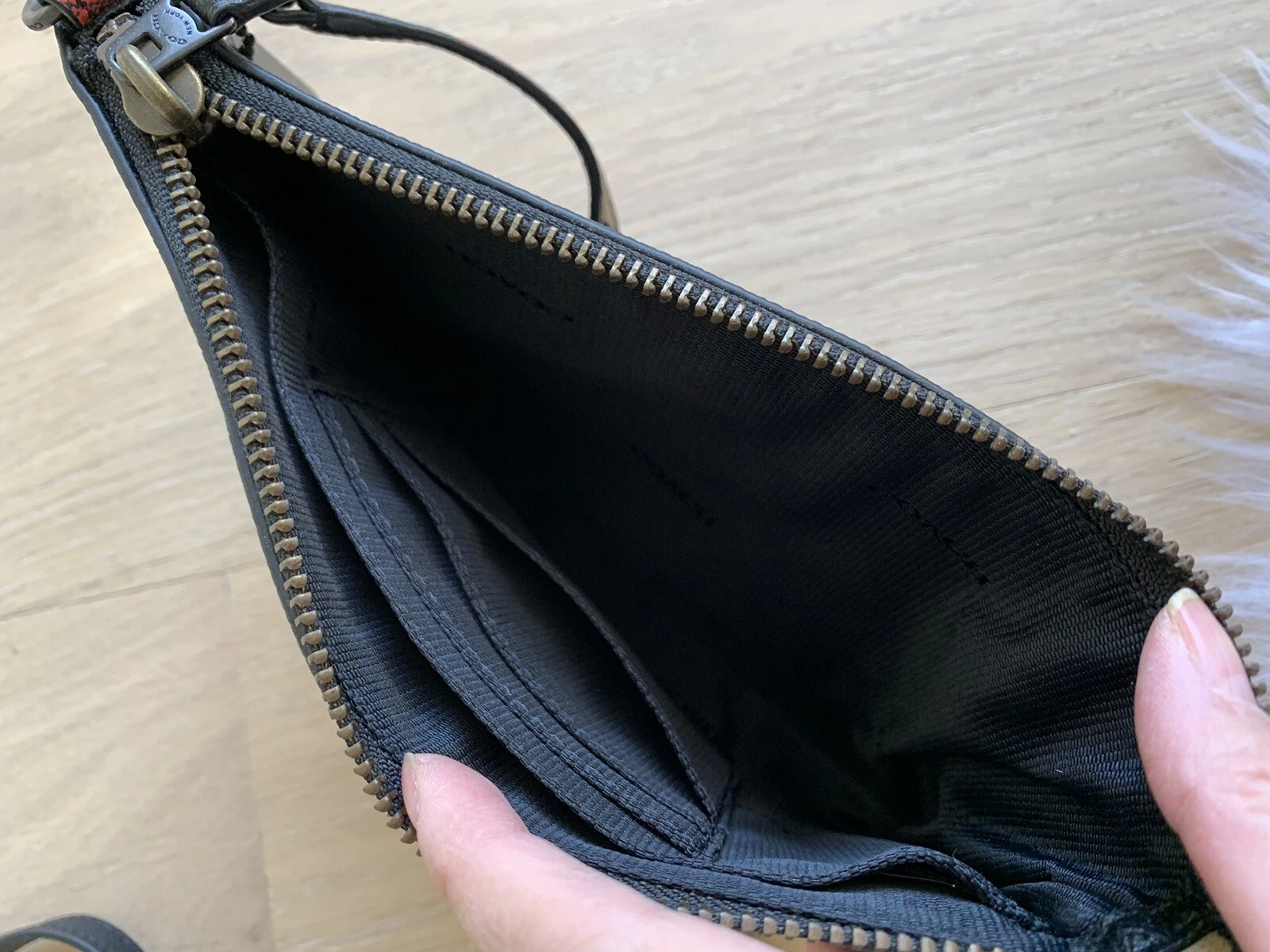 Borsa a tracolla piccola Coach nuova con etichette o frizione in pelle floreale rimovibile