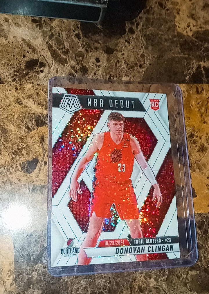 2024-25 Panini Mosaic NBA Debut Donovan Clingan #261 White Sparkle Prizm (RC)