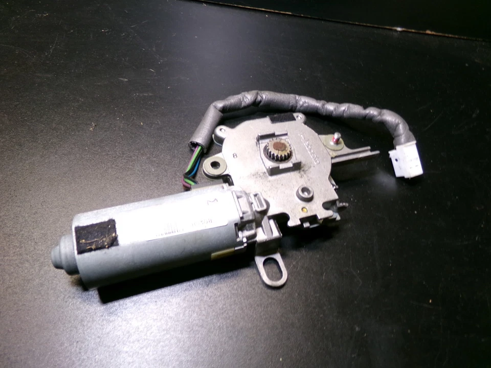 Webasto Sunroof Motor Assy A 2038203142 01-07 Mercedes Benz W203 C230 C240 E320 - Image 3 of 4