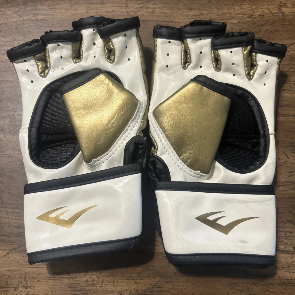 Guantes de entrenamiento multiusos Everlast Everstrike S/M para mujer blancos y dorados usados Foto 2 de 2