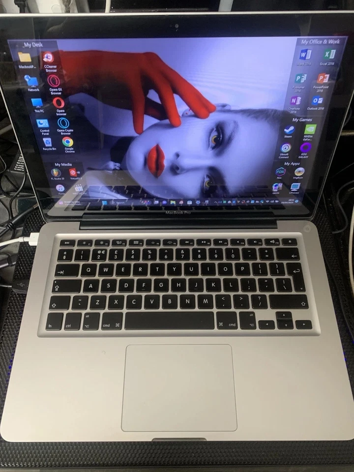 Apple MacBook Pro 13" Intel i5 2.40GHz,8GB, 500GB HDD, Catalina+Windows11-No9 - Image 2 of 4