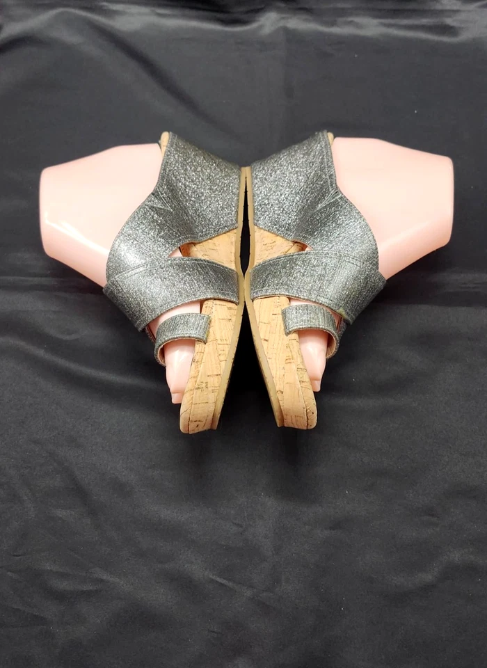 Donald Pliner Geea-K Sandália Cunha Slide Prata Glitter Cortiça Metálica Tamanho 7.5 - Imagem 2 de 4