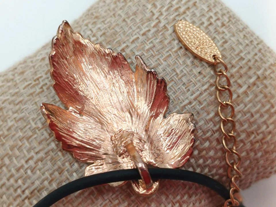 COLLANA CIONDOLO FOGLIA SMALTATA - FIRMATA - Immagine 2 di 4