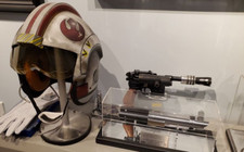 1 Replica Star Wars Han Solo Blaster SW-134 Prop has metal look  1/1 Scale
