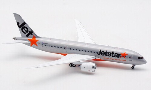 BOEING 787-8 DREAMLINER, JETSTAR AIRWAYS REG: VH-VKH WITH STAND, WB787JQ08 1/200 - Picture 3 of 12