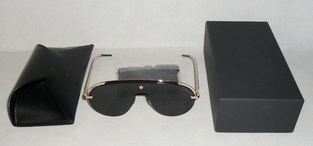 costa glasses holder