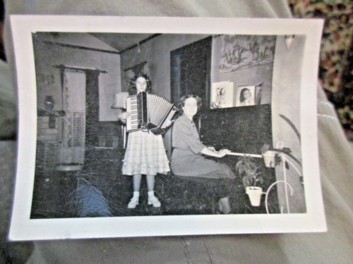 1930-40 GIRL ON ACCORDION and MOM ON THE PIANO SPECIAL 2 x3" - Picture 2 of 4