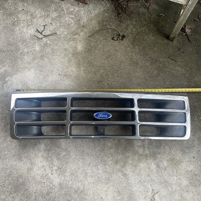 1992-1997 Ford F150 Bronco F250 Grille Grill  Normal Wear Oem No Cracks Faded