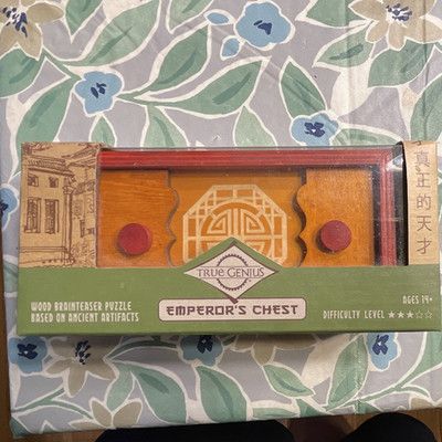 True Genius Emperor's Chest Wood Puzzle Box Brain Teaser Strategy Ages 14+