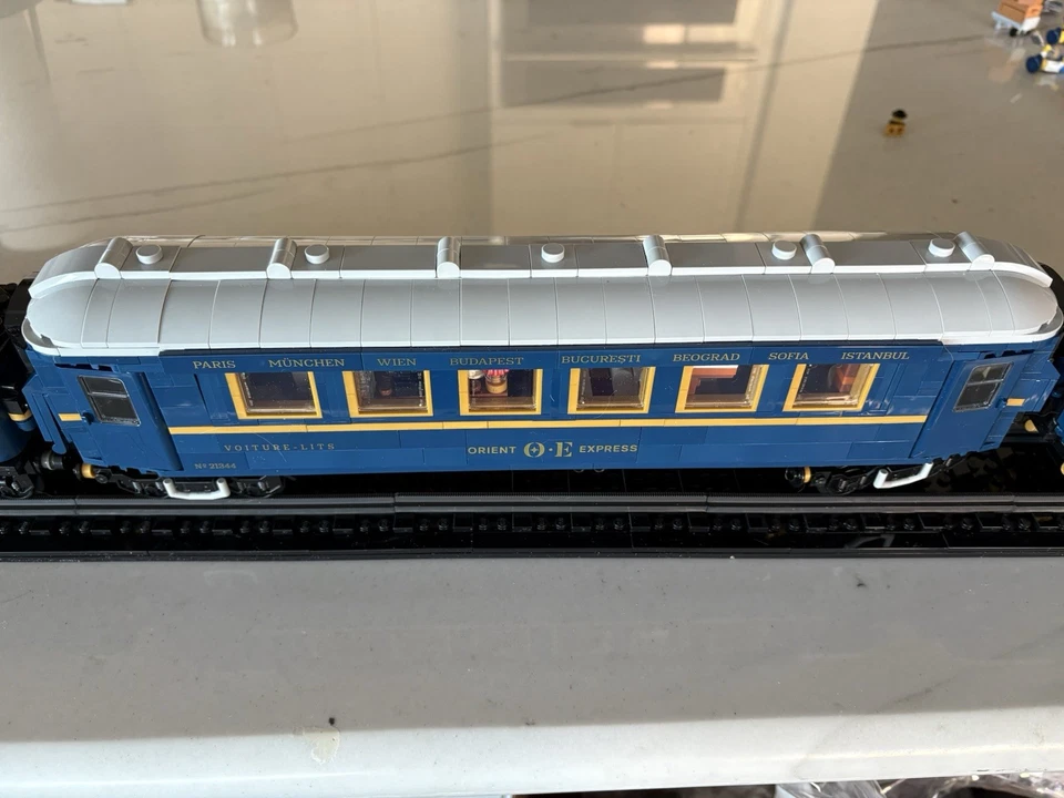 LEGO Orient Express Train 21344 usado Foto 2 de 4
