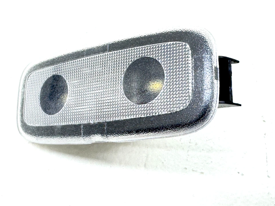 Chevrolet Equinox 2018-2024 techo superior trasero carga luz central lámpara 22893070 OEM Foto 2 de 4