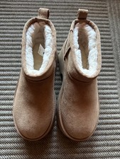 UGG Australia Women's Boots US Size 7