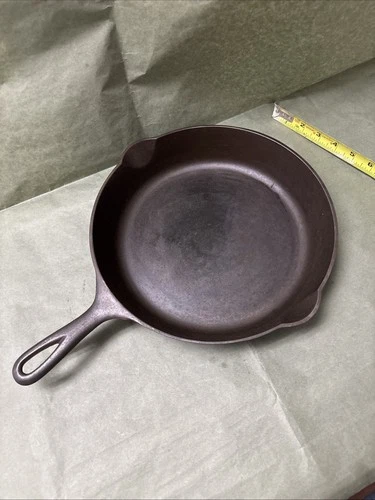 Rare Vintage Griswold #8 Cast Iron Skillet Slant Logo 704 L Erie PA Heat Ring