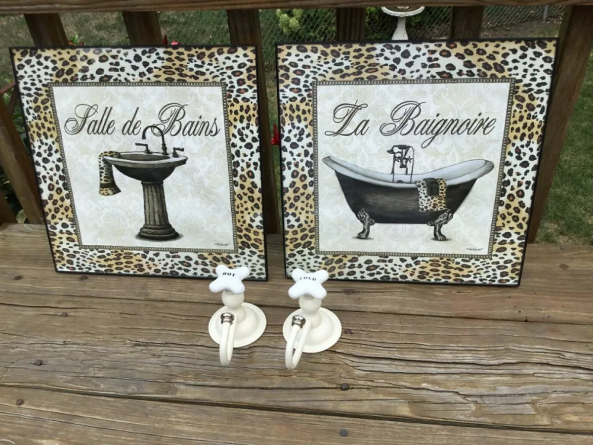 Vintage bathroom online towel hooks