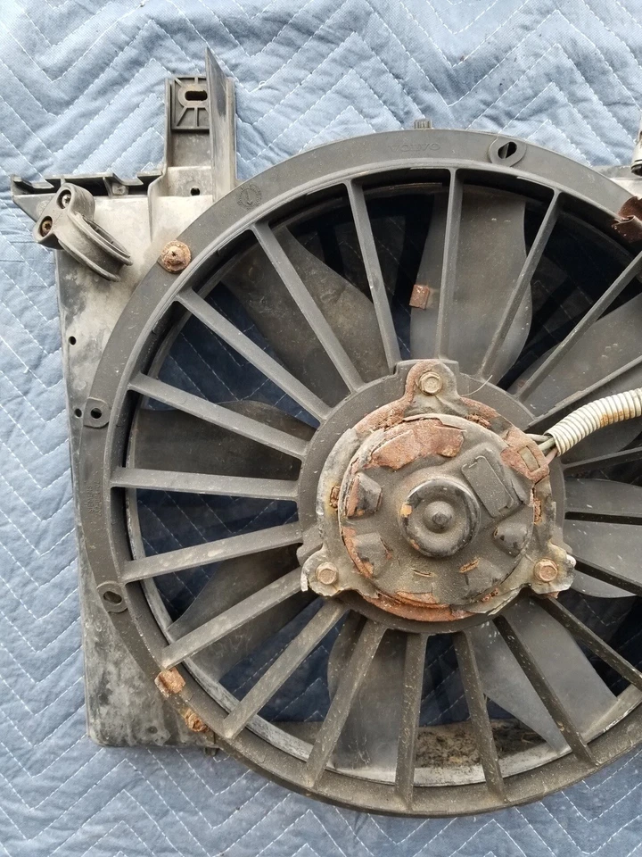 Ventilador y cubierta del motor Volvo 850 1992-1997 no turbo OEM #2763E Foto 4 de 4