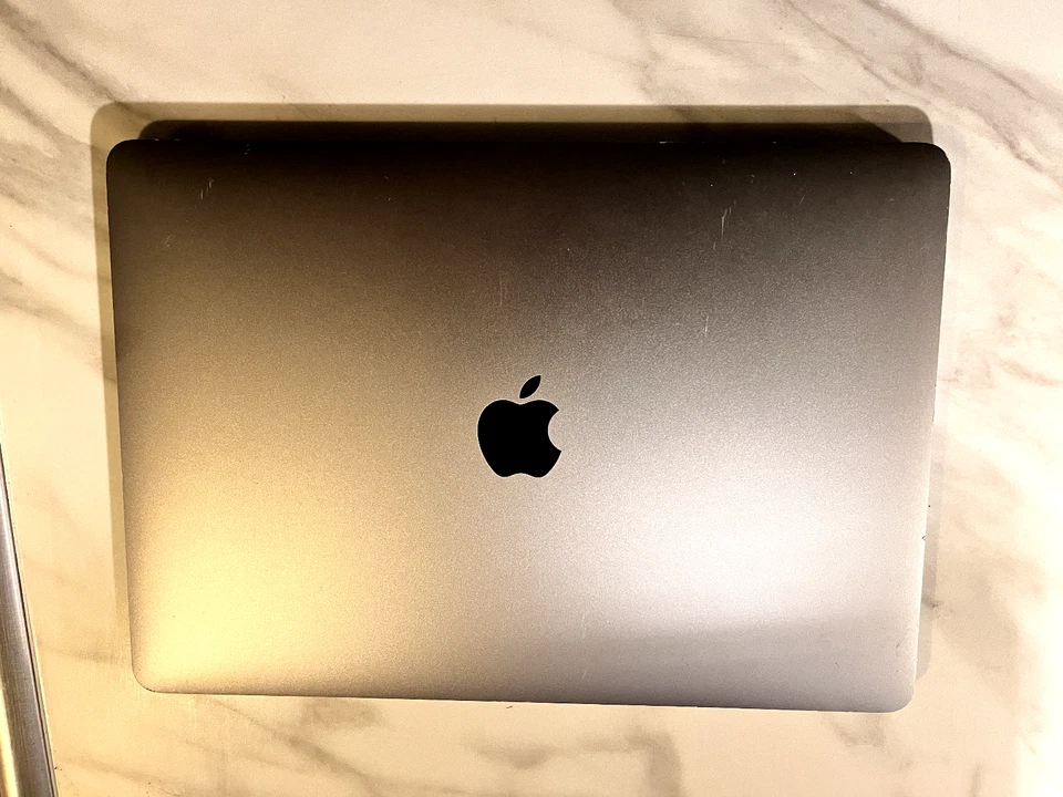 Apple MacBook Pro 13" · i5 7th gen 2.7 GHz · 8GB · 256GB, photo 1 of 5